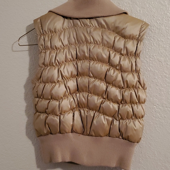 EXPRESS Puffy Vest - Picture 2 of 3